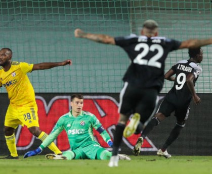  布伦瑞克定位球专精，德甲死磕战术收获奇效  